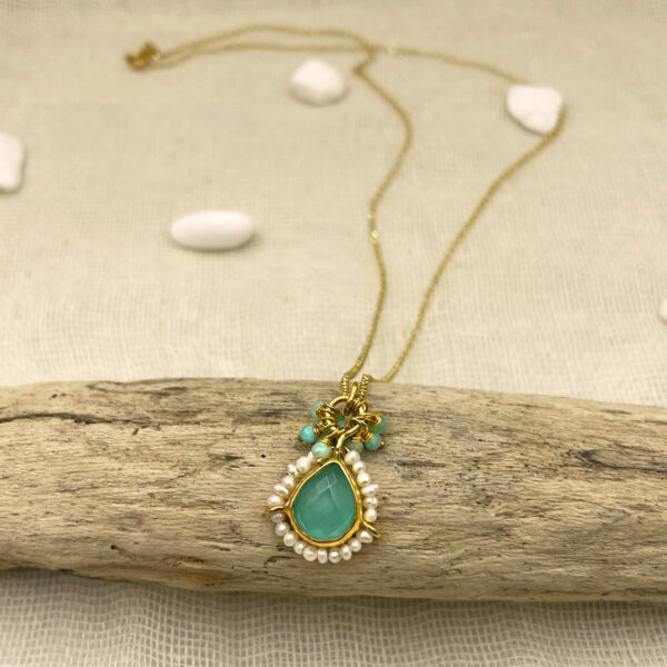 aqua chalcedony pearls amazonite hand made pendant gold plated silver χειροποίητο μενταγιόν χαλκηδόνιος αμαζονίτες μαργαριτάρια επίχρυσο ασήμι tonia makri jewellery