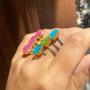 Handmade sterling silver ring with fuchsia crystals by Tina Kotsoni on a woman's hand, Χειροποίητο ασημένιο δαχτυλίδι με ροζ κρυστάλλους από την Τίνα Κοτσώνη σε γυναικείο χέρι,